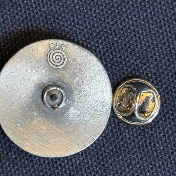 Vintage Betsy Fields Design Pewter Acorn & Oak Leaf Lapel Pin Secure Post Back - Picture 4 of 6